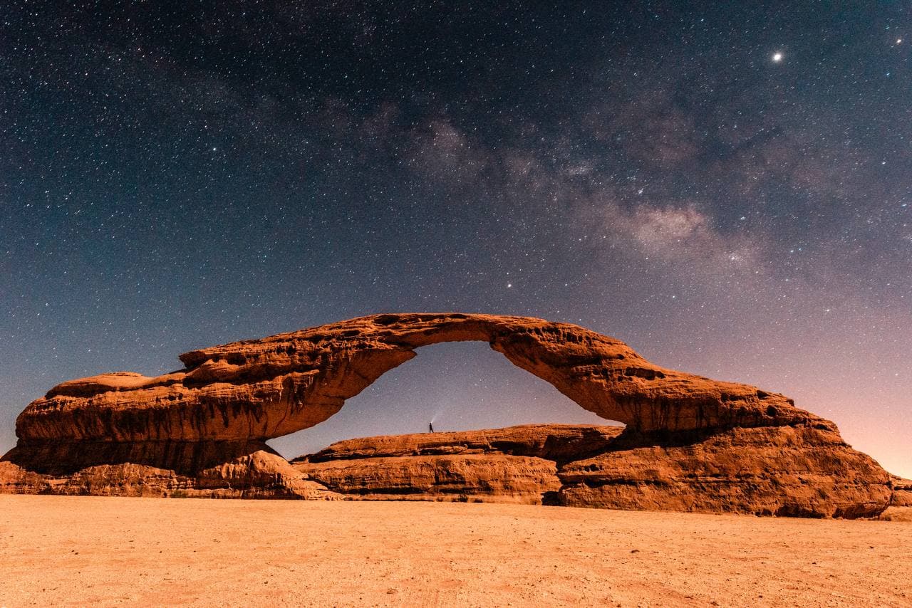 جبل القوس وجبال الغراميل – اكتشاف عجائب العلا الطبيعية